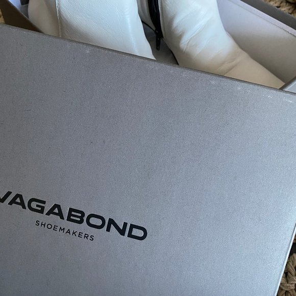 Vagabond Short White Leather Booties (size 38) - Picture 5 of 7